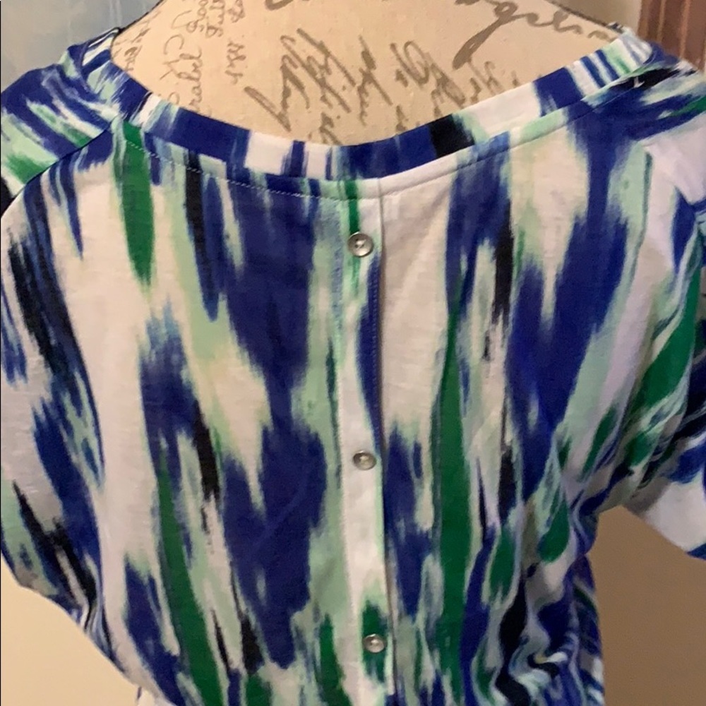 Express Blue White Green Short Sleeve V-Neck Blouse - Picture 3 of 4